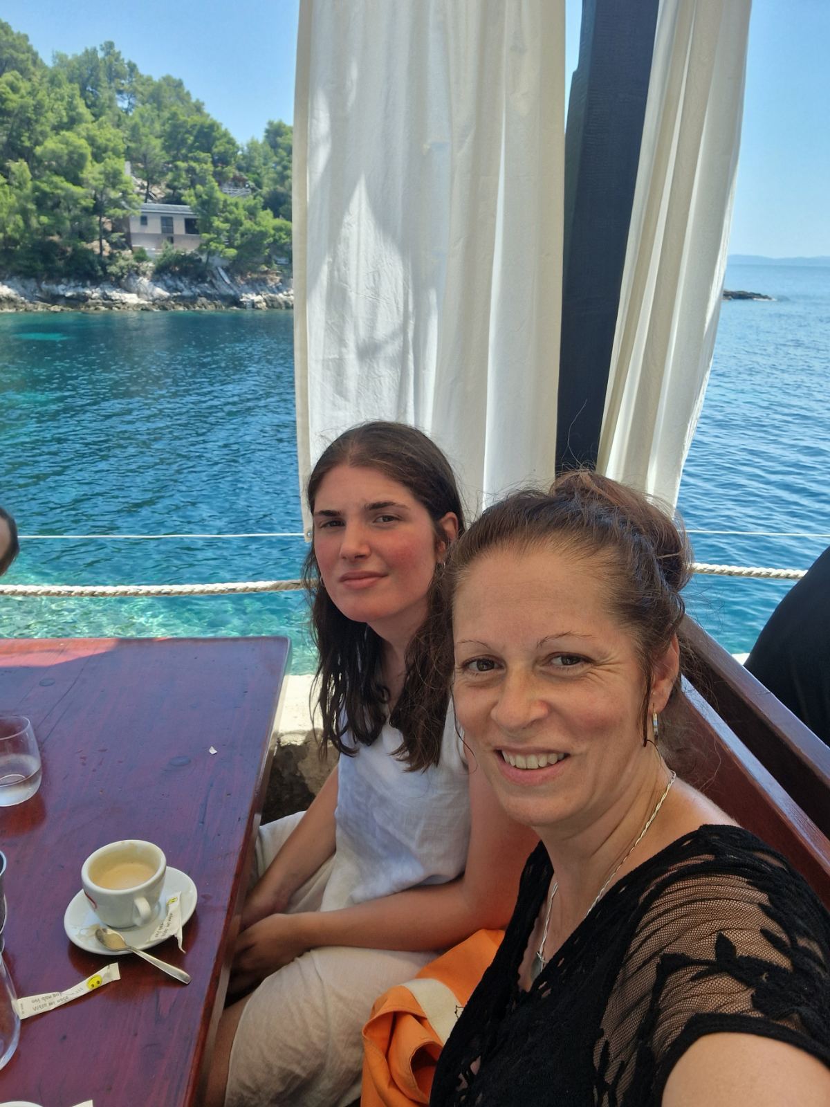 Anđela i Jelena Ivković, Foto- Privatna arhiva