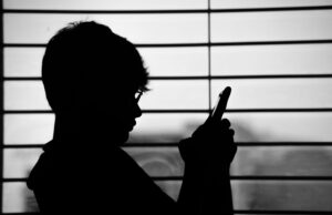 SAVETI STRUČNJAKA: Kako reagovati ako vam je dete izloženo onlajn nasilju? Foto Souro Souvik, Unsplash