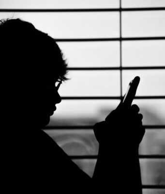 SAVETI STRUČNJAKA: Kako reagovati ako vam je dete izloženo onlajn nasilju? Foto Souro Souvik, Unsplash