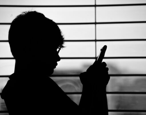 SAVETI STRUČNJAKA: Kako reagovati ako vam je dete izloženo onlajn nasilju? Foto Souro Souvik, Unsplash